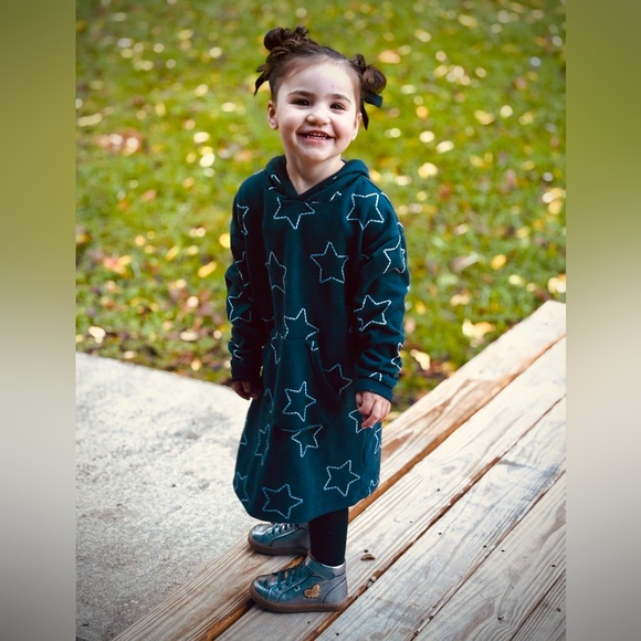 Meet your Posher, Elizabeth - Picture 2 of 16